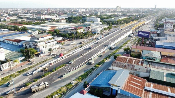Dự án cầu vượt tại nút giao giữa đường dẫn cầu Hàn, đường Ngô Quyền và quốc lộ 5 hoàn thành giúp giảm thiểu ùn tắc giao thông và tạo điểm nhấn cảnh quan đô thị TP. Hải Dương. Ảnh: TRẦN HUYỀN